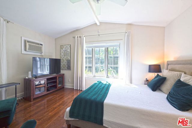 2592 N Beachwood Drive, Los Angeles, CA 90068
