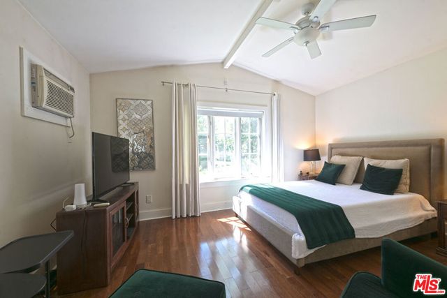 2592 N Beachwood Drive, Los Angeles, CA 90068