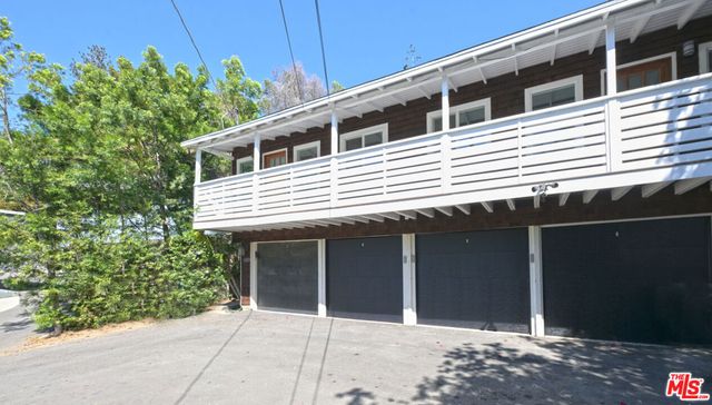 2592 N Beachwood Drive, Los Angeles, CA 90068