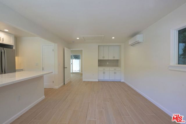2592 N Beachwood Drive, Los Angeles, CA 90068