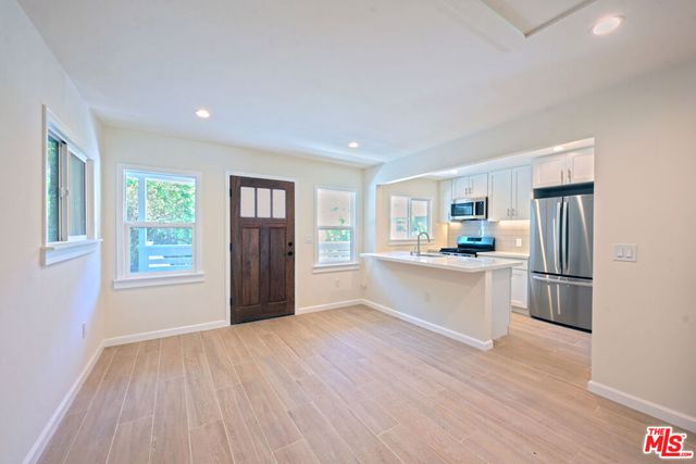 2592 N Beachwood Drive, Los Angeles, CA 90068