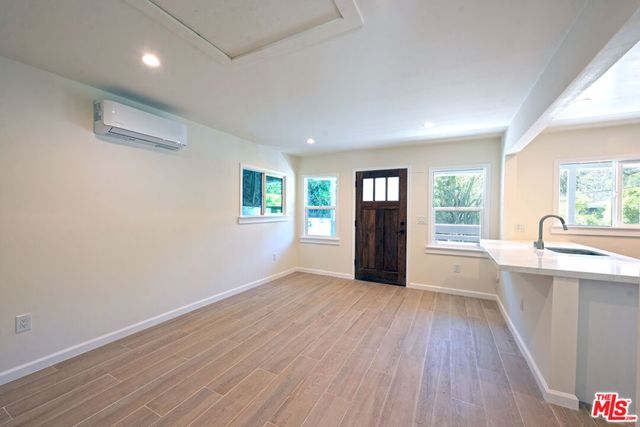 2592 N Beachwood Drive, Los Angeles, CA 90068