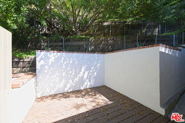 2592 N Beachwood Drive, Los Angeles, CA 90068