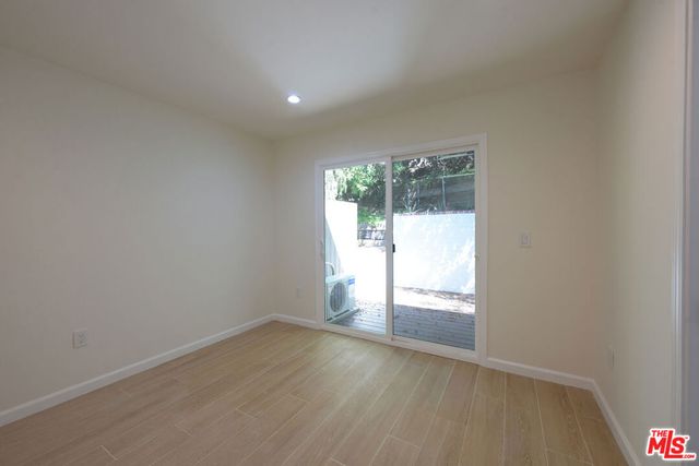 2592 N Beachwood Drive, Los Angeles, CA 90068