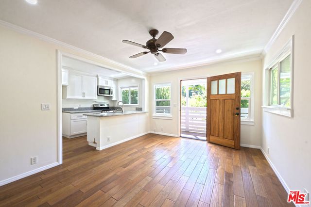 2592 N Beachwood Drive, Los Angeles, CA 90068