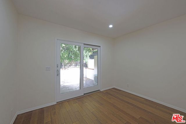 2592 N Beachwood Drive, Los Angeles, CA 90068
