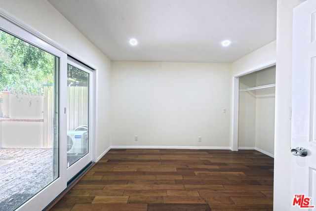 2592 N Beachwood Drive, Los Angeles, CA 90068