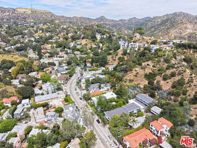 2592 N Beachwood Drive, Los Angeles, CA 90068