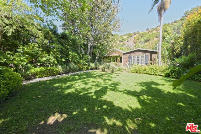 2592 N Beachwood Drive, Los Angeles, CA 90068