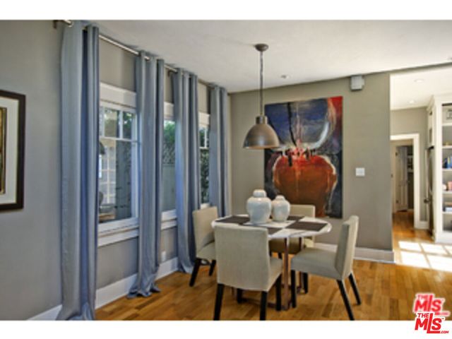 2592 N Beachwood Drive, Los Angeles, CA 90068