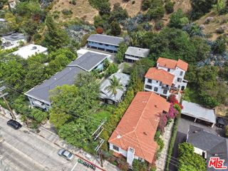 2592 N Beachwood Drive, Los Angeles, CA 90068