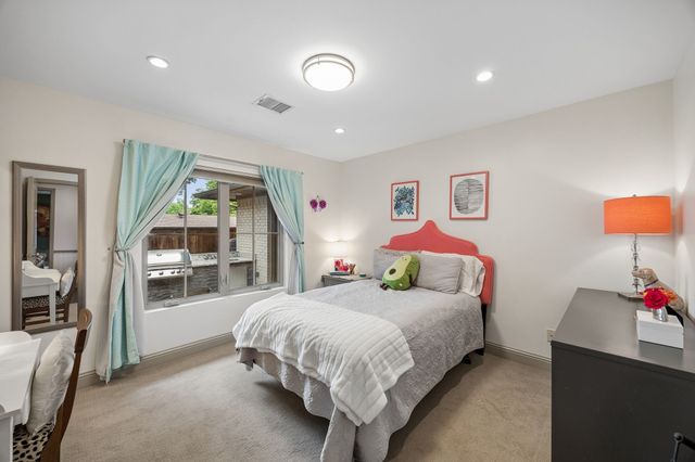9261 Meadowglen Drive, Dallas, TX 75238