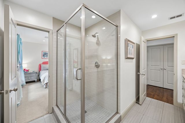 9261 Meadowglen Drive, Dallas, TX 75238