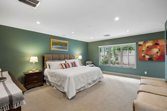 9261 Meadowglen Drive, Dallas, TX 75238