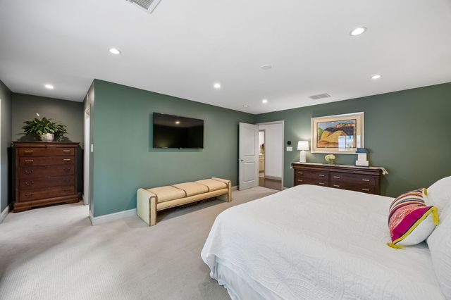9261 Meadowglen Drive, Dallas, TX 75238