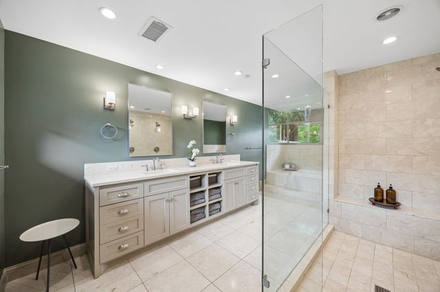9261 Meadowglen Drive, Dallas, TX 75238