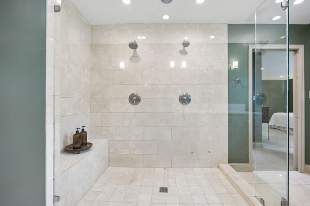 9261 Meadowglen Drive, Dallas, TX 75238