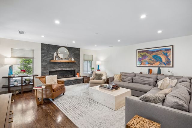 9261 Meadowglen Drive, Dallas, TX 75238