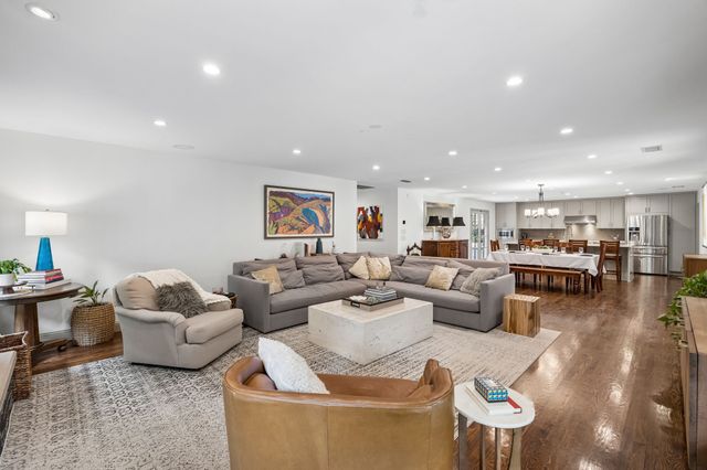 9261 Meadowglen Drive, Dallas, TX 75238