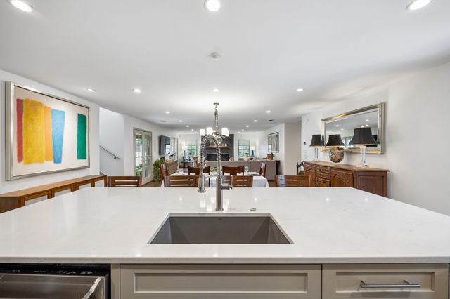 9261 Meadowglen Drive, Dallas, TX 75238