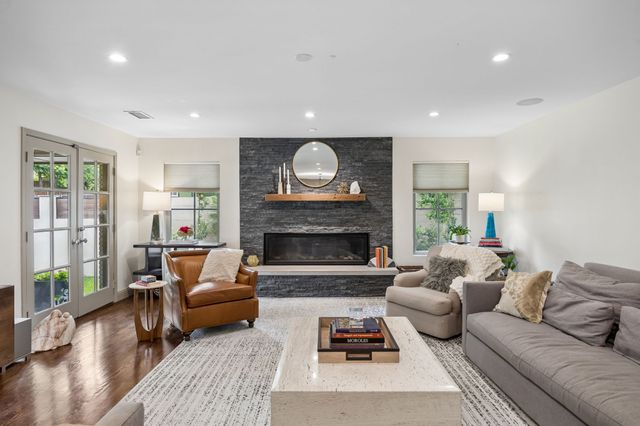 9261 Meadowglen Drive, Dallas, TX 75238