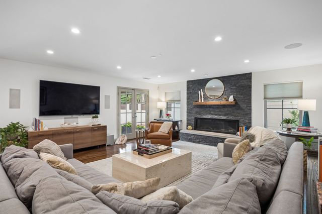9261 Meadowglen Drive, Dallas, TX 75238