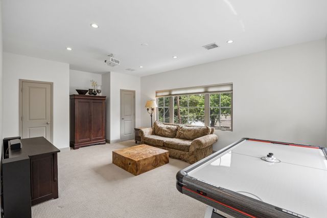 9261 Meadowglen Drive, Dallas, TX 75238