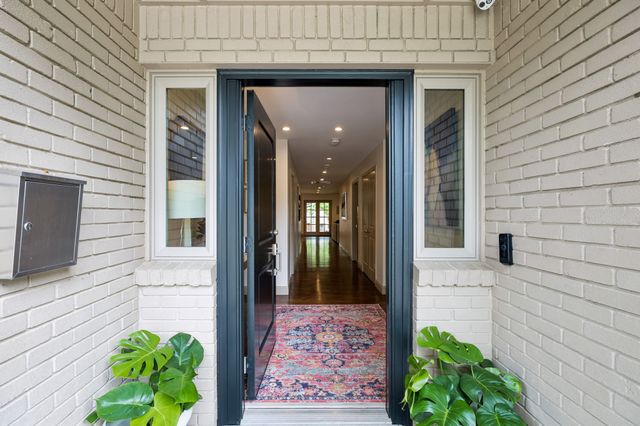 9261 Meadowglen Drive, Dallas, TX 75238