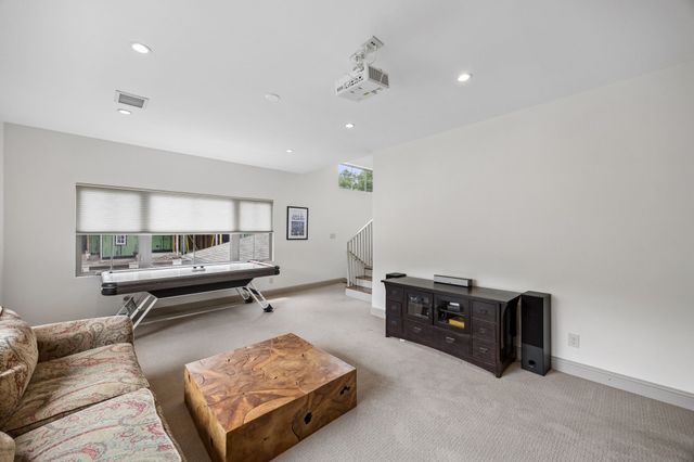 9261 Meadowglen Drive, Dallas, TX 75238