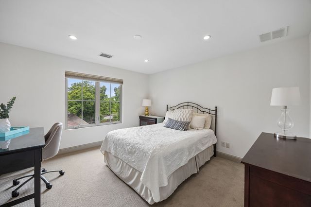 9261 Meadowglen Drive, Dallas, TX 75238