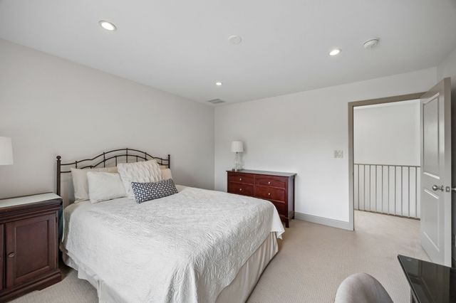 9261 Meadowglen Drive, Dallas, TX 75238