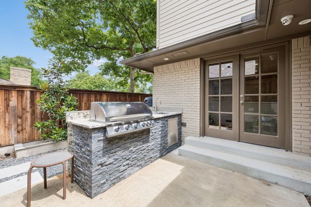9261 Meadowglen Drive, Dallas, TX 75238