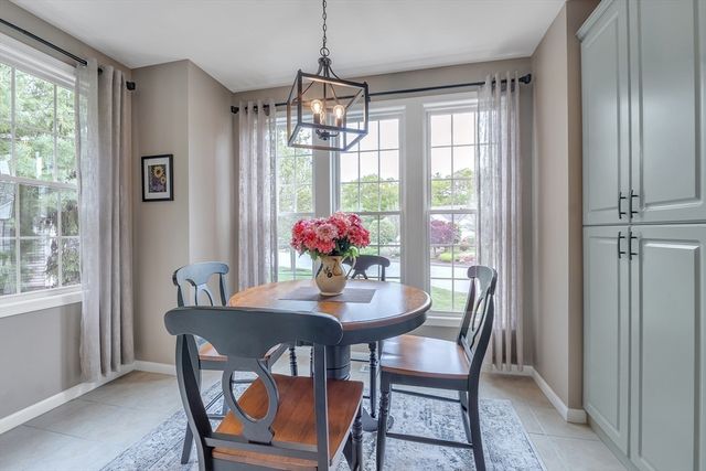 16 Linkside Ct 16, Northbridge, MA 01534