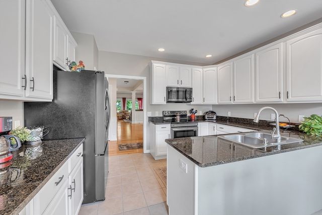 16 Linkside Ct 16, Northbridge, MA 01534