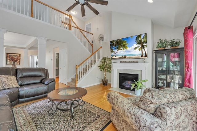 16 Linkside Ct 16, Northbridge, MA 01534