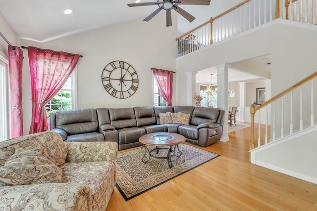 16 Linkside Ct 16, Northbridge, MA 01534