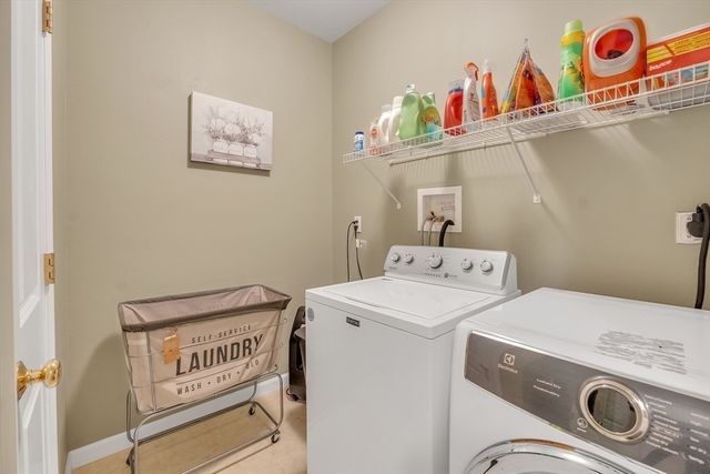 16 Linkside Ct 16, Northbridge, MA 01534