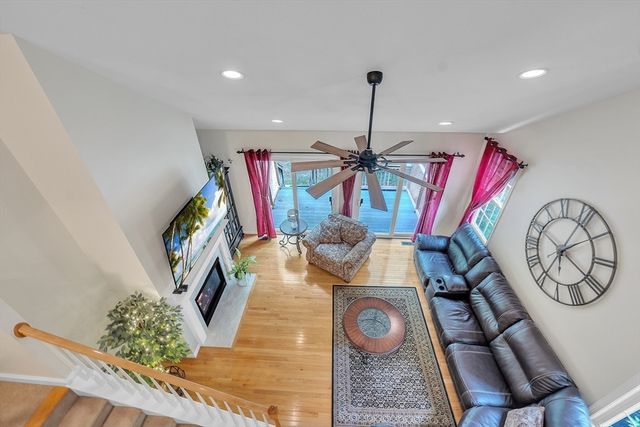 16 Linkside Ct 16, Northbridge, MA 01534