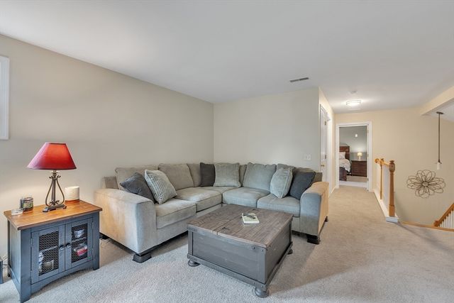 16 Linkside Ct 16, Northbridge, MA 01534