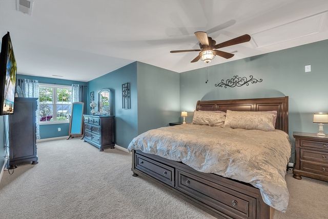 16 Linkside Ct 16, Northbridge, MA 01534