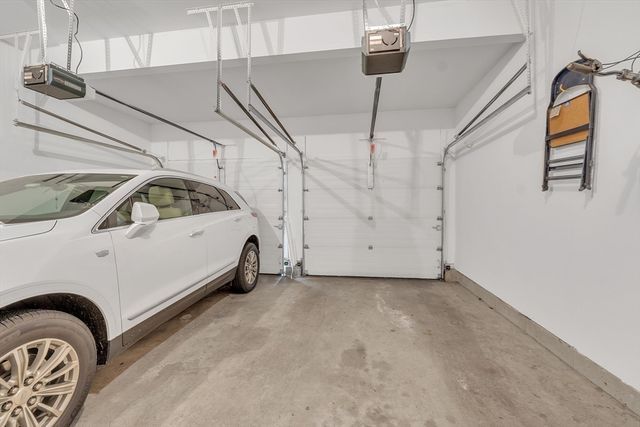 16 Linkside Ct 16, Northbridge, MA 01534