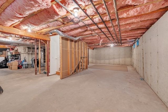16 Linkside Ct 16, Northbridge, MA 01534