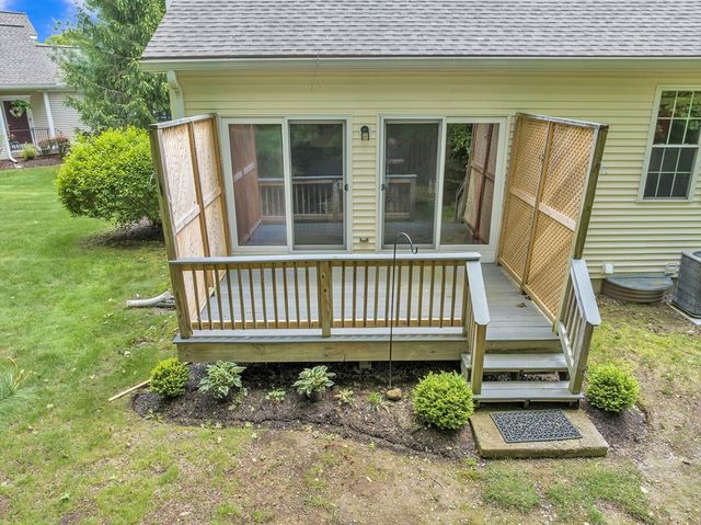 16 Linkside Ct 16, Northbridge, MA 01534