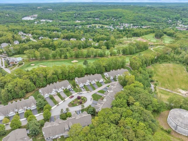 16 Linkside Ct 16, Northbridge, MA 01534