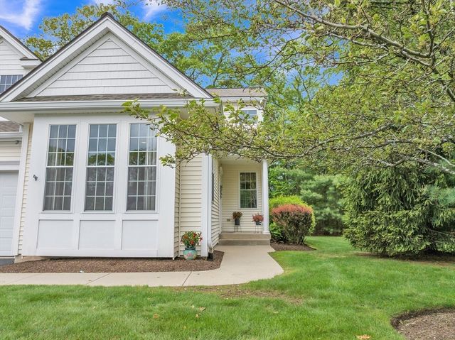 16 Linkside Ct 16, Northbridge, MA 01534