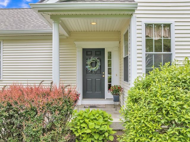 16 Linkside Ct 16, Northbridge, MA 01534
