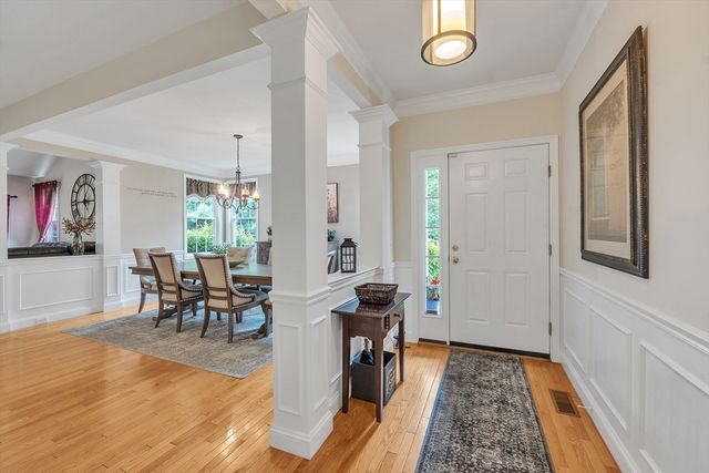 16 Linkside Ct 16, Northbridge, MA 01534