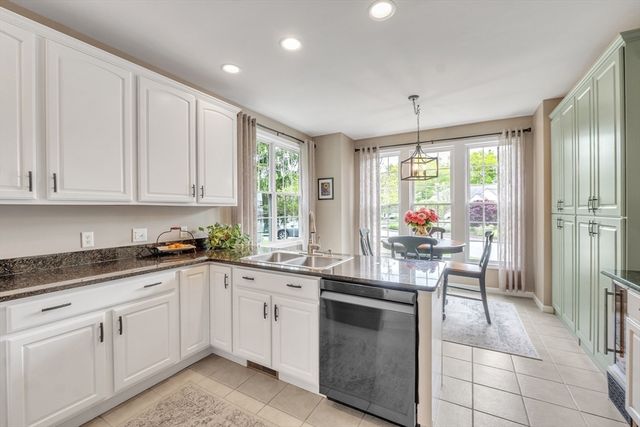 16 Linkside Ct 16, Northbridge, MA 01534