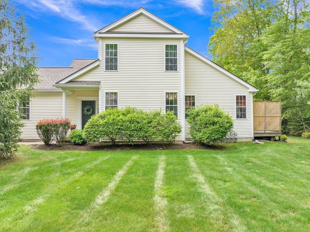 16 Linkside Ct 16, Northbridge, MA 01534