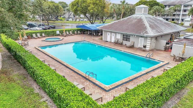 1703 Whitehall Dr 301, Davie, FL 33324